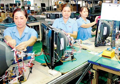 Workers assembling television sets at the VTB Company (Photo:SGGP) Workers assembling television sets at the VTB Company (Photo:SGGP)